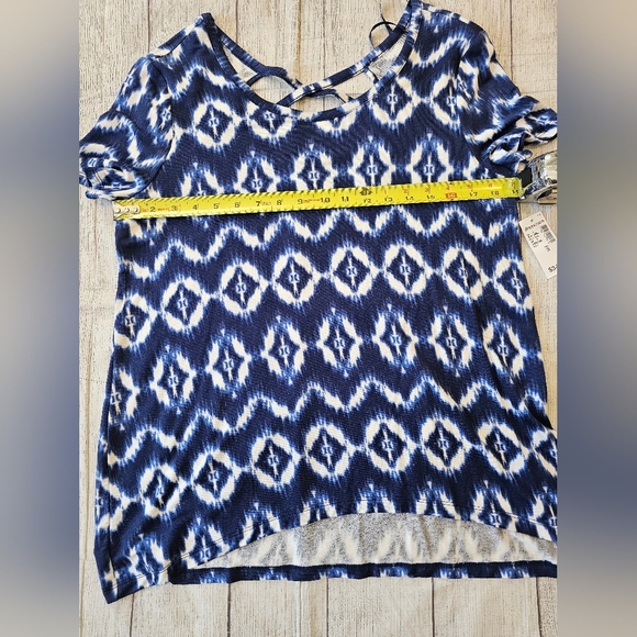 Dress Barn Size Small New w/ Tag Ikat Dyed Geometric Print Tee Crisscross Back - Picture 8 of 8